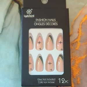 Fashion Press-On Nails - Black and Cream